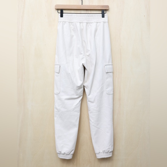 Abercrombie Vegan Leather Cargo Pants Cream XS - Picture 3 of 4
